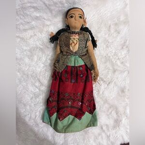 Vintage 1940's Hand Made
Cloth Indian Lady